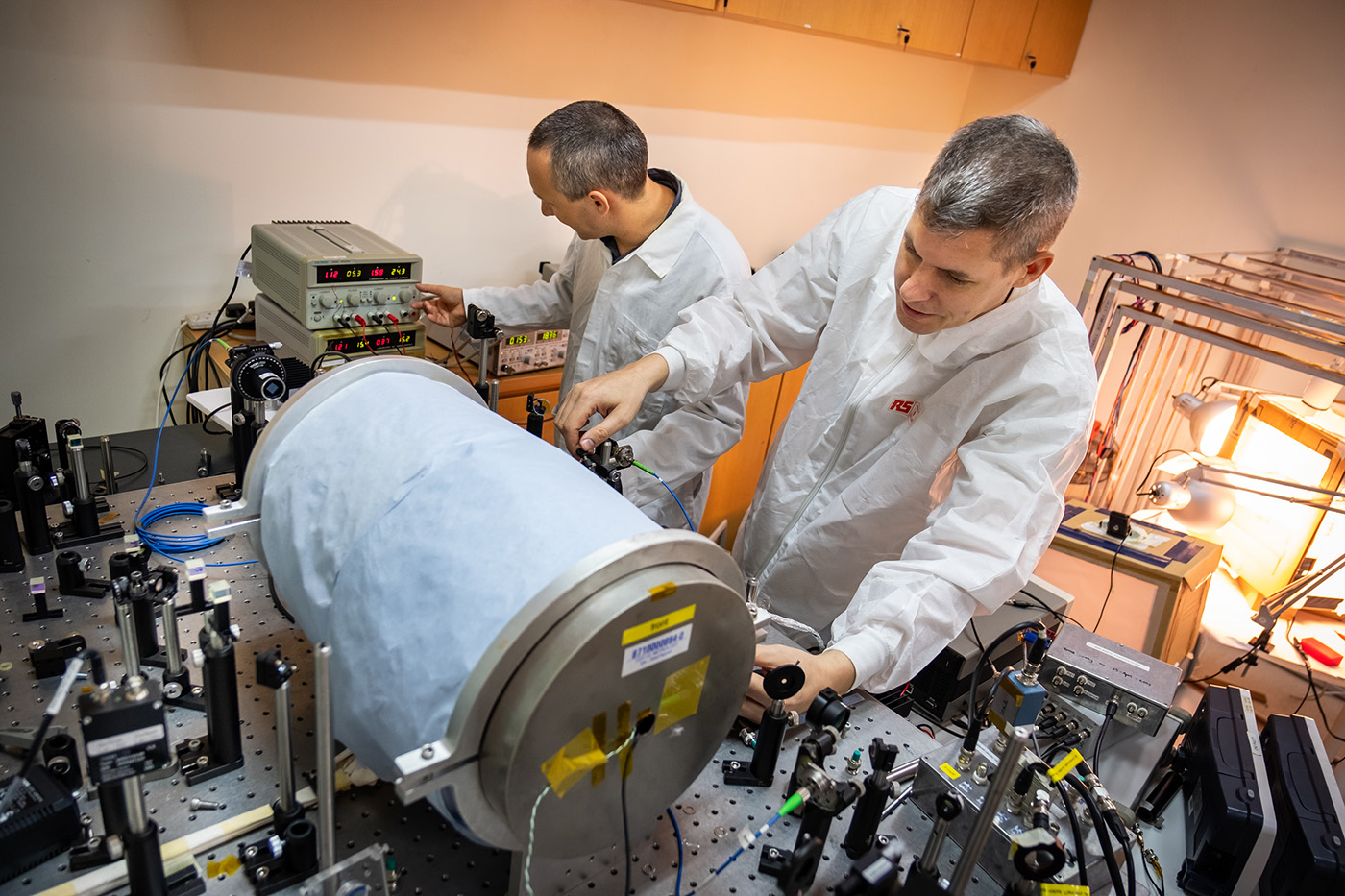Rainer Dumke and Tomasz Paterek pictured at work in their laboratory.